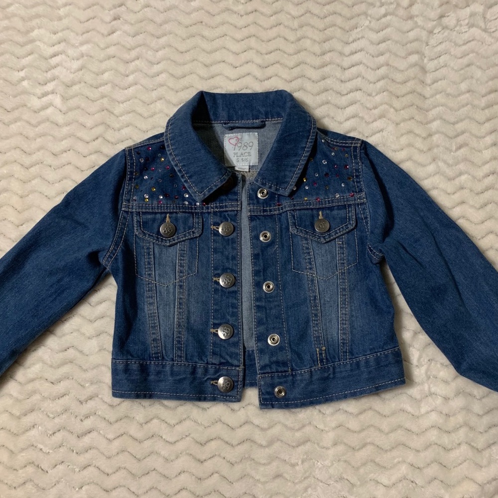 Slighted cropped denim jacket